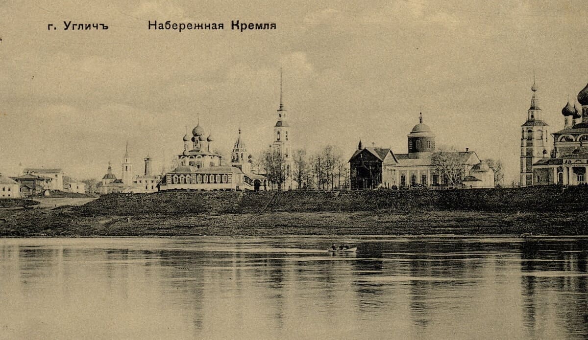 Страинна фоторгафия Углича с видом на Кремль